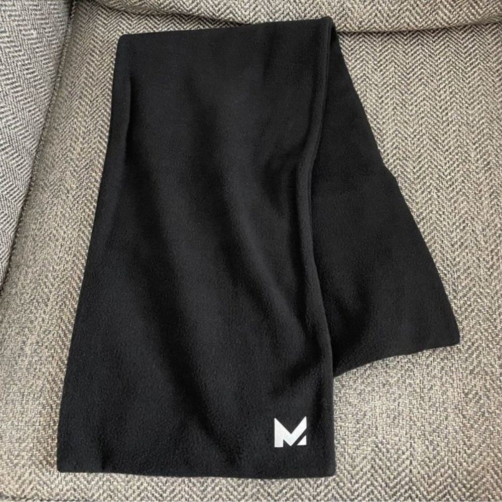 Mission Athletic Women's Black Running Scarf Retail $20 New Without Tags!